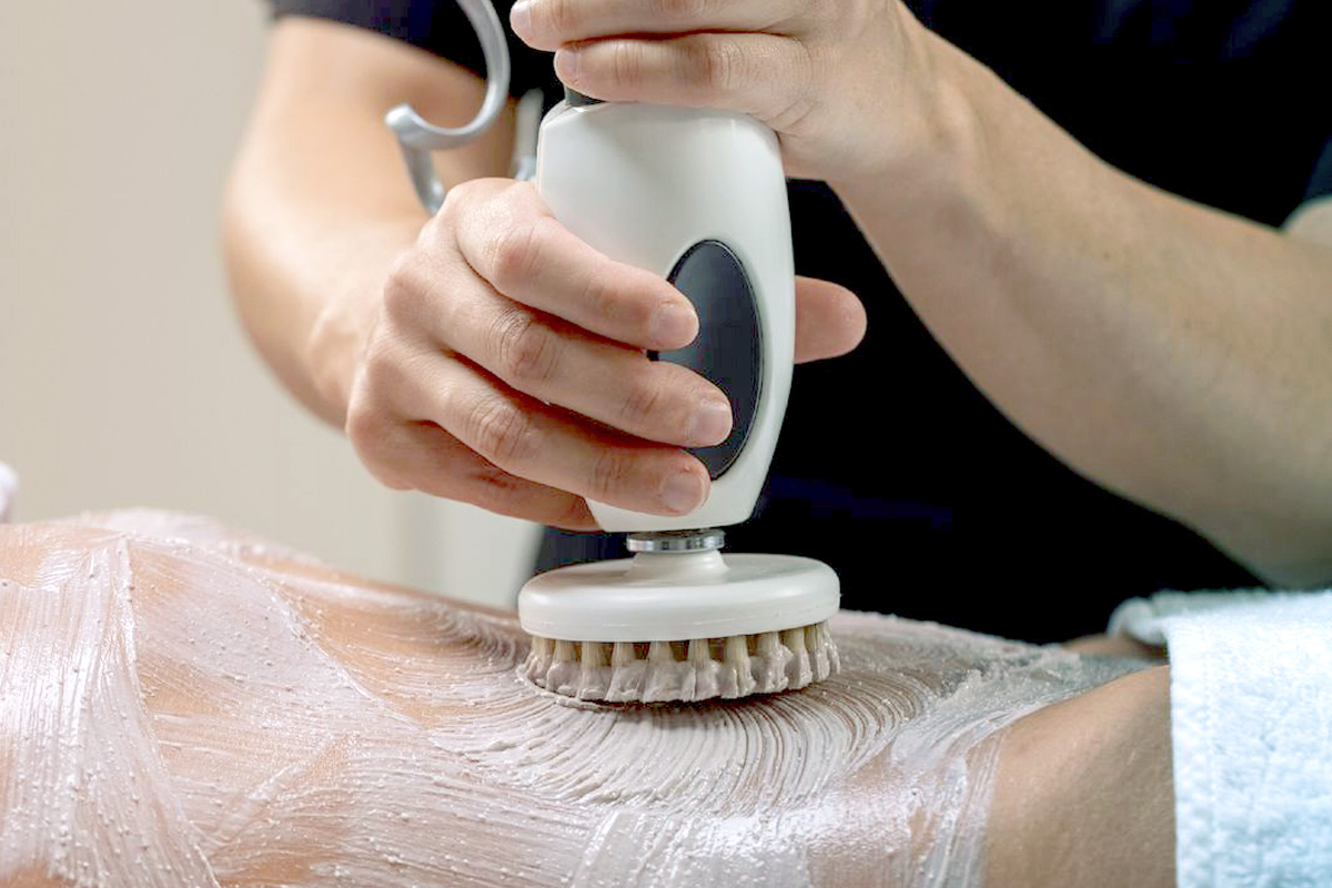 Almea Brushing