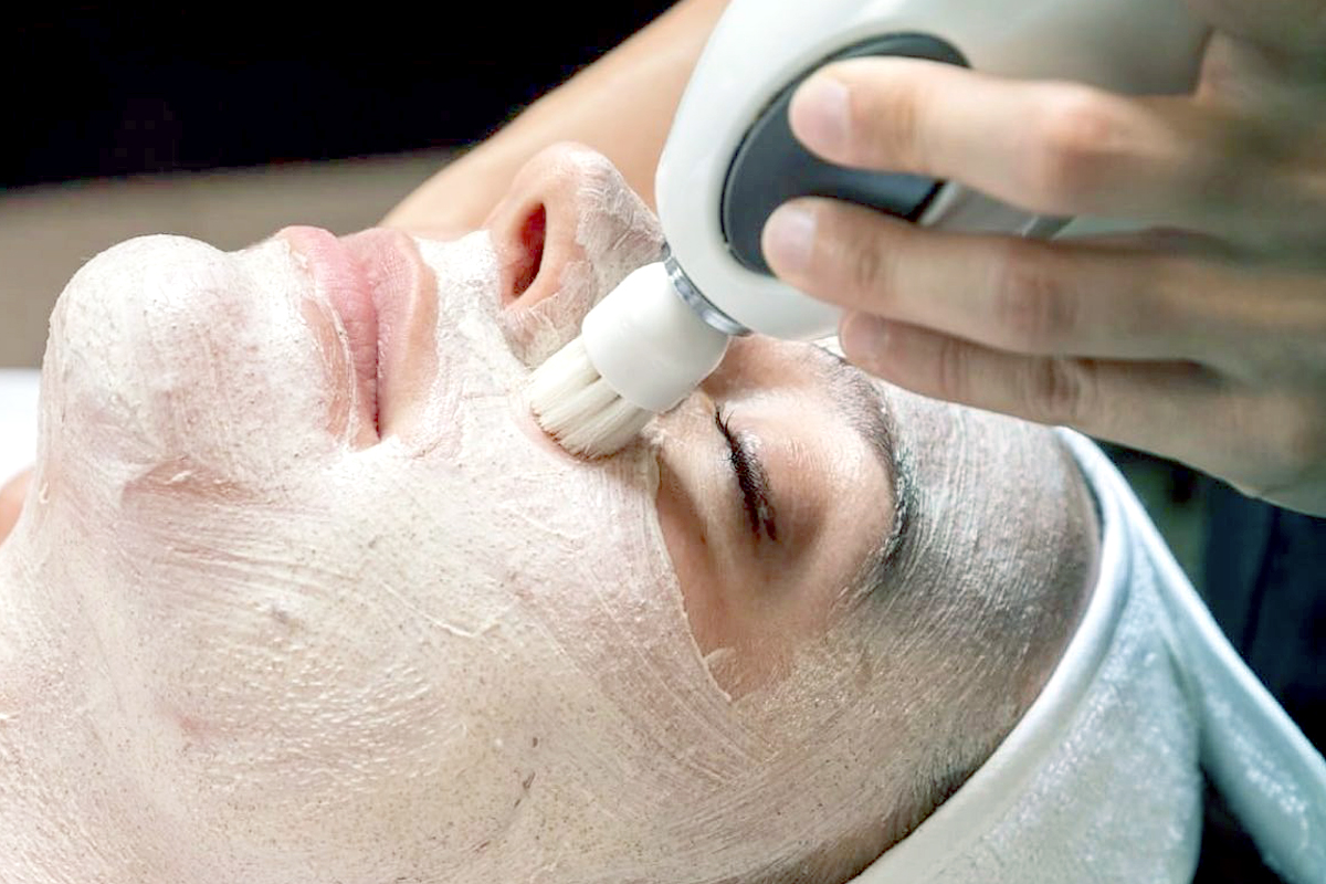 Almea Brushing Viso